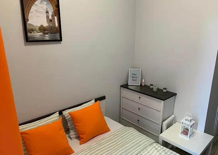Discover Cracow Aparthostel אכסניה *