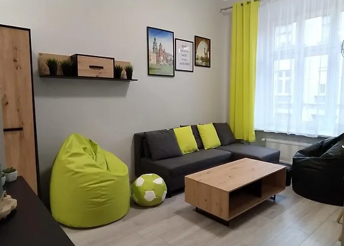 Discover Cracow Aparthostel אכסניה קרקוב