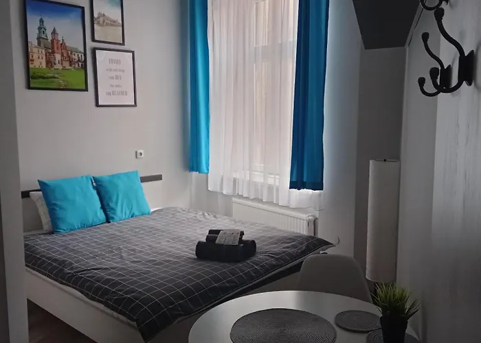 Discover Cracow Aparthostel אכסניה קרקוב